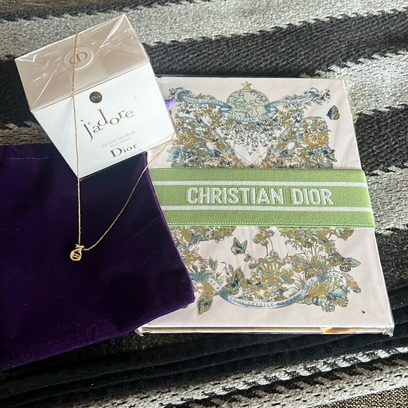 Christian Dior bundle necklace, j’adore soap, Dior journal - Picture 1 of 12